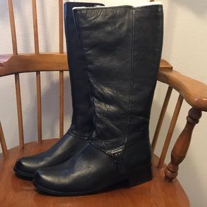 NWOT Fitzwell extra-wide calf boot. Size 10 WW